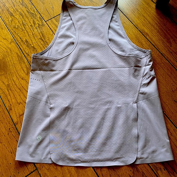 Woman’s athletic tank top - Picture 2 of 2